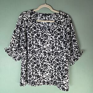 Well Worn Womens Large VNeck Half Sleeve Blouse Floral Print Black Shirt Top